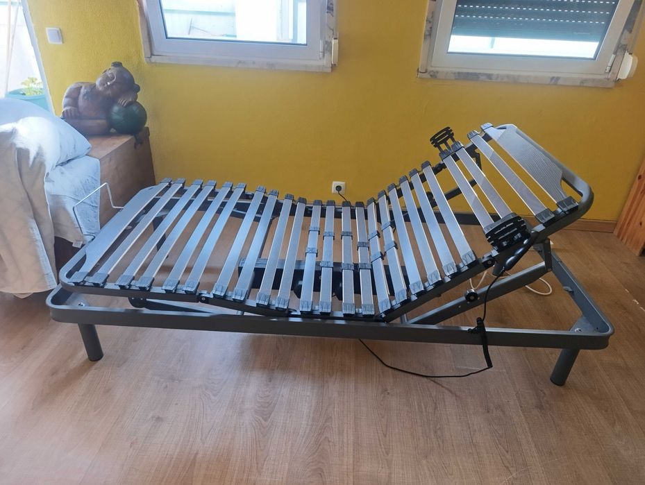 Cama articulada em excelente estado
