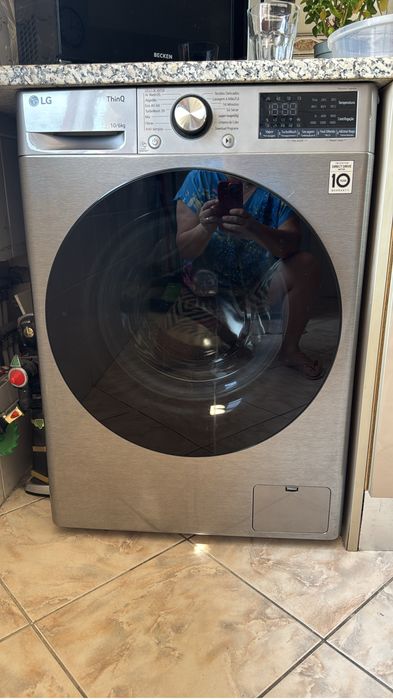 Maquina lava e seca roupas LG 10/6 kg ainda na garantia