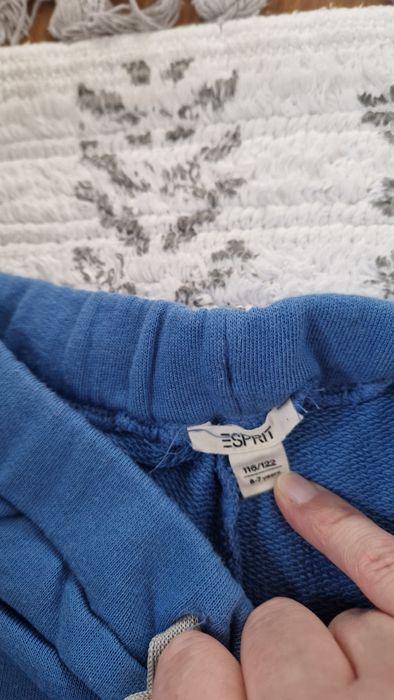 Esprit spodnie dresowe 116/122