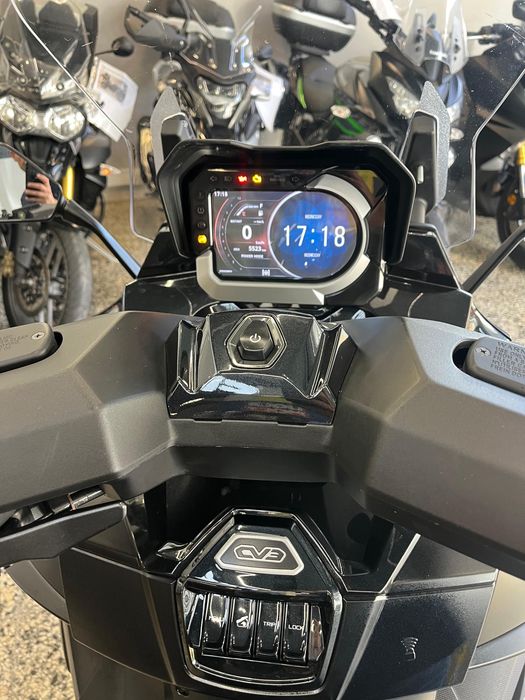 Kymco CV3 550 cc, de 2025 com 5523 Kms. Segura, Distinta, Carta de Carro