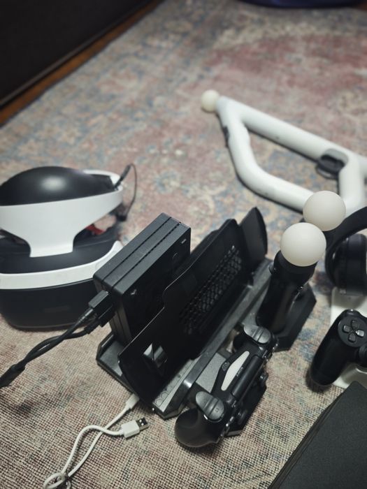 Продам повний комплект Play Station 4 PRO VR