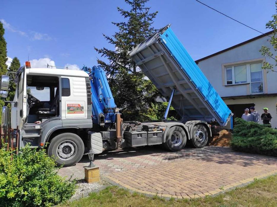 Wywóz gruzu i transport materiałów.
