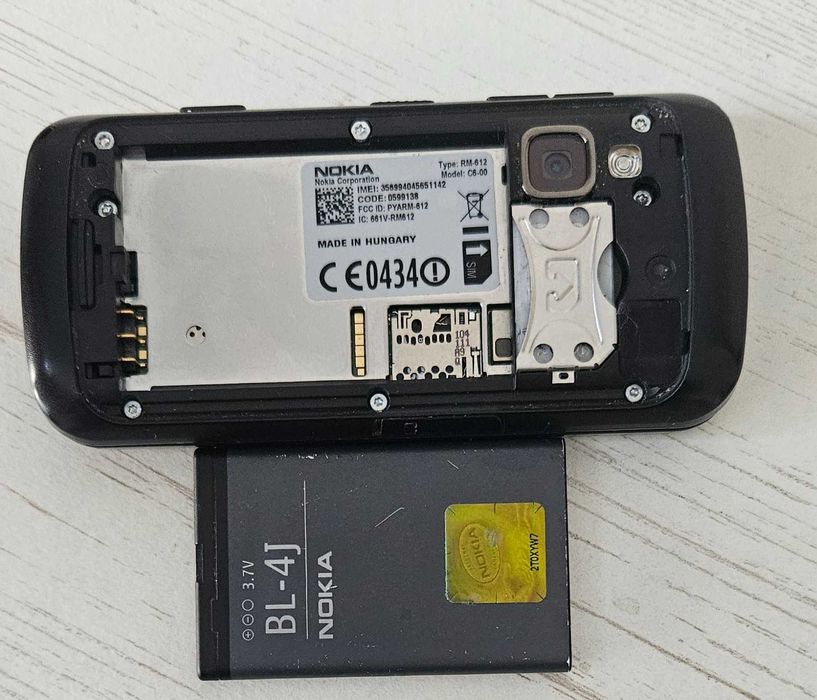 Nokia C6-00  бічний слайдер