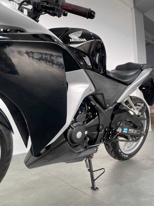 Мотоцикл Honda CBR250R