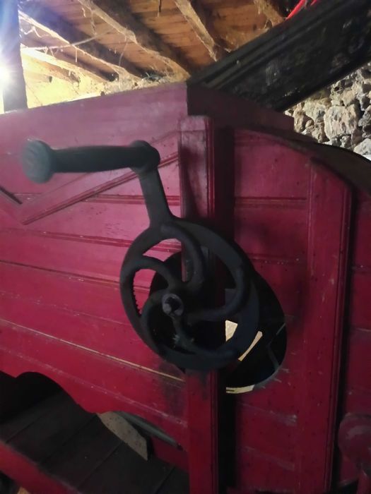 Limpadora de milho manual em madeira antiga