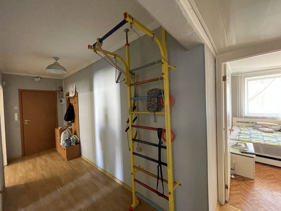 Сдам 3-комн квартиру Газ.Таирова Ак.Королева, 75.
В доме газ ! 
Три раздельные комнаты