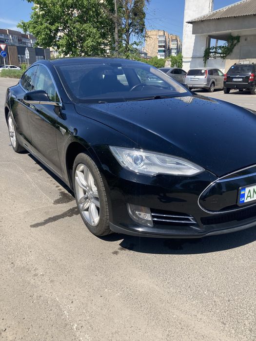 Тесла model s 2013 P85 Tesla