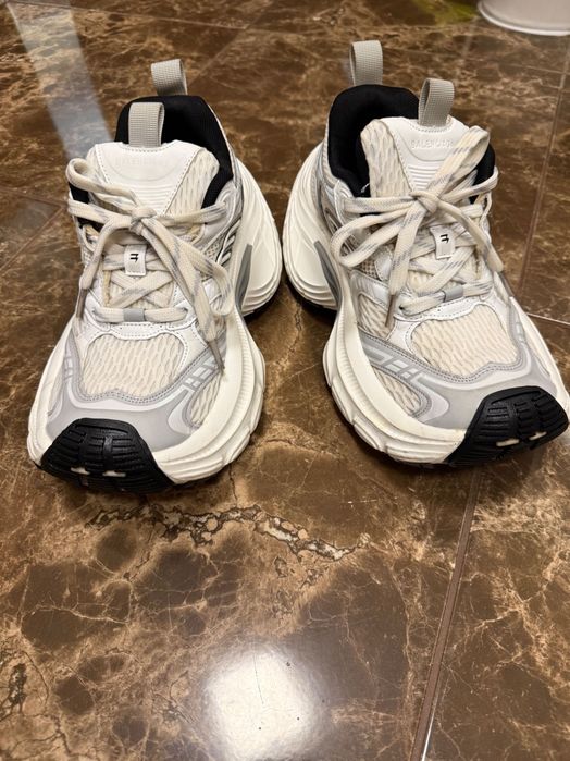 Balenciaga 10 xl