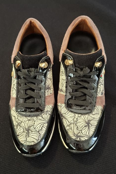 Sapatos / Ténis marca Manuel Alves