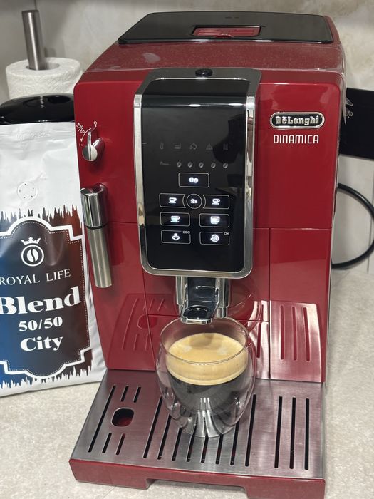 Кавомашина delonghi dinamica у червоному кольорі