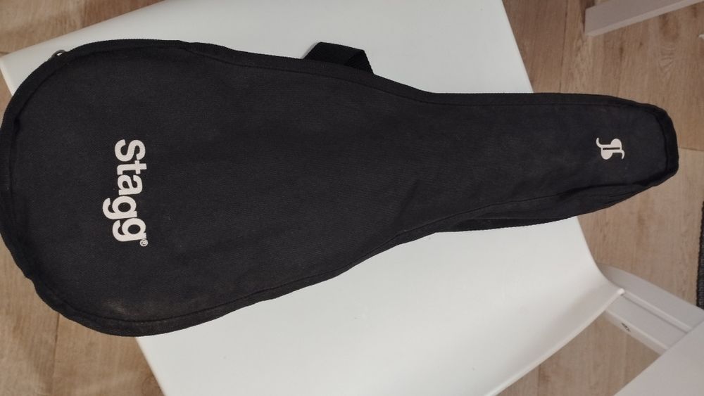 Ukulele stagg semi novo