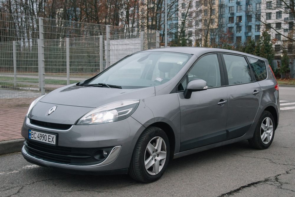 Продам Renault Grand Scenic 2012.