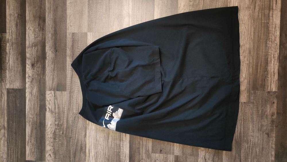świetny t-shirt Nike Air Cloud