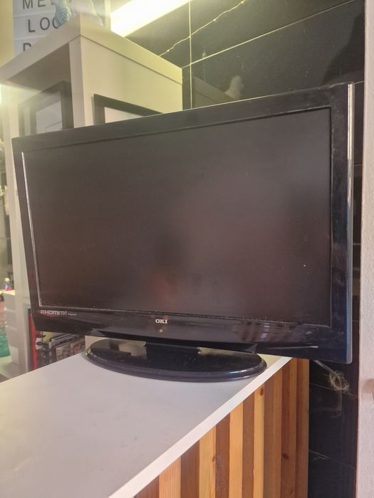 Televisão OKI 22" com Leitor de DVD e Comando