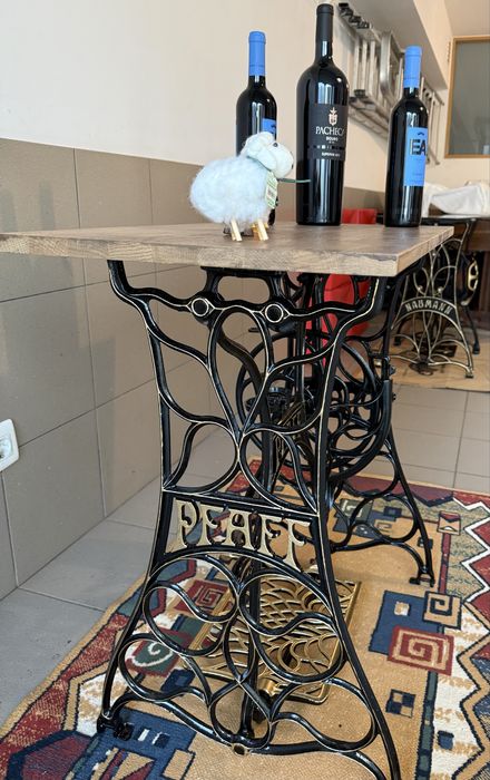 Pés Pfaff em mesa de madeirade carvalho maciça