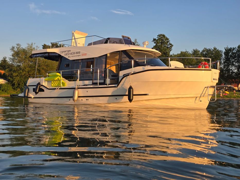 Czarter jachtu motorowego noclegowego  typu houseboat Suncamper 35 Flybridge wolny termin od 6 lipca deska SUP, szkolenie, kostkarka do lodu Wilkasy