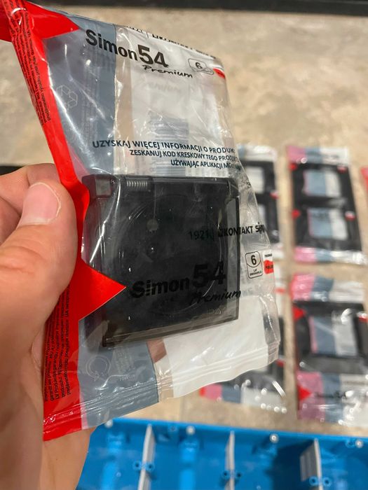 Zestaw ramek i przełączników Simon