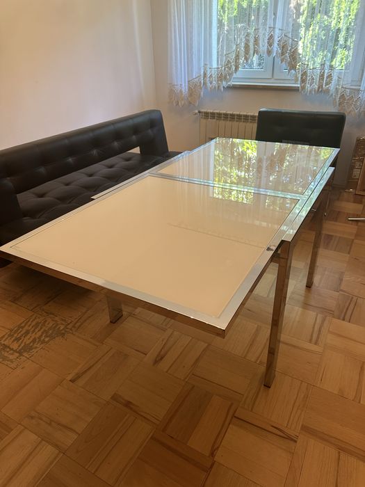 Szklany rozkładany stoł