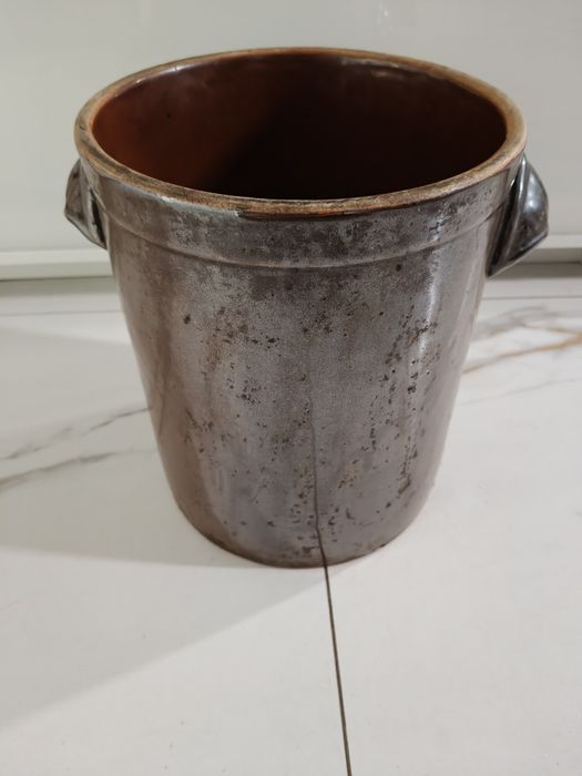 Ceramiczny garnek "kamionka"  z czasów PRL-u.