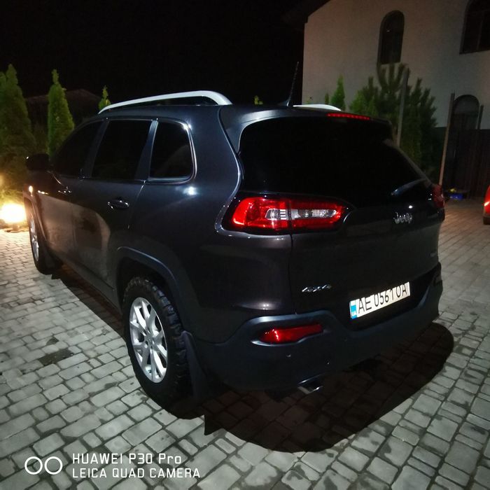 Jeep cherokee повний привід