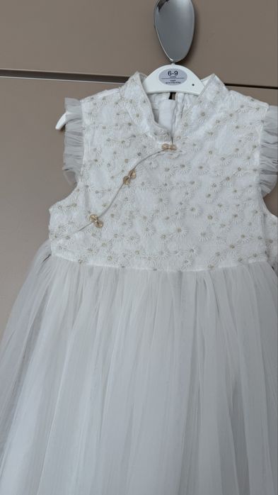 Святкова біла сукня з фатином