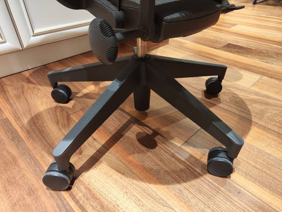 Herman Miller Mirra 2 крісло офісне