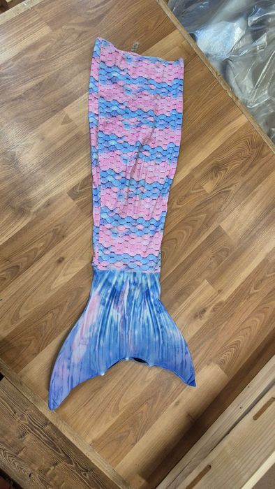 Ogon syreni, sztywna płetwa