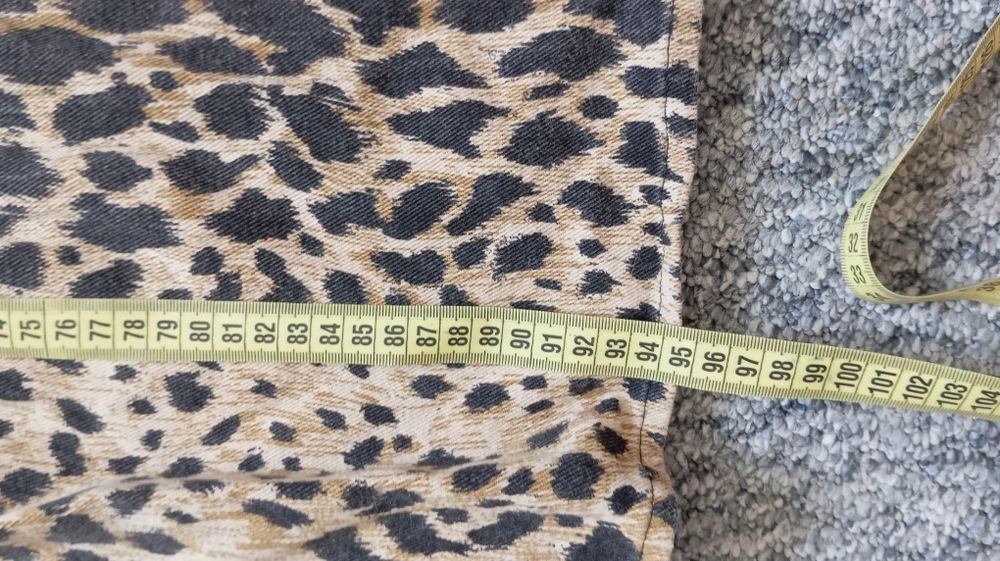 Джинси в трендовий принт