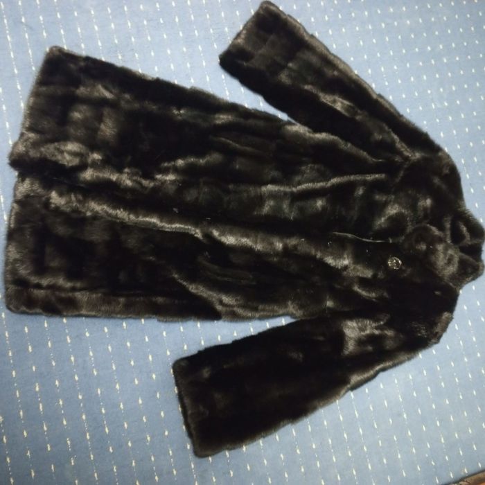 Продам натуральну норкову жіночу довгу шубу в ідеальному стані