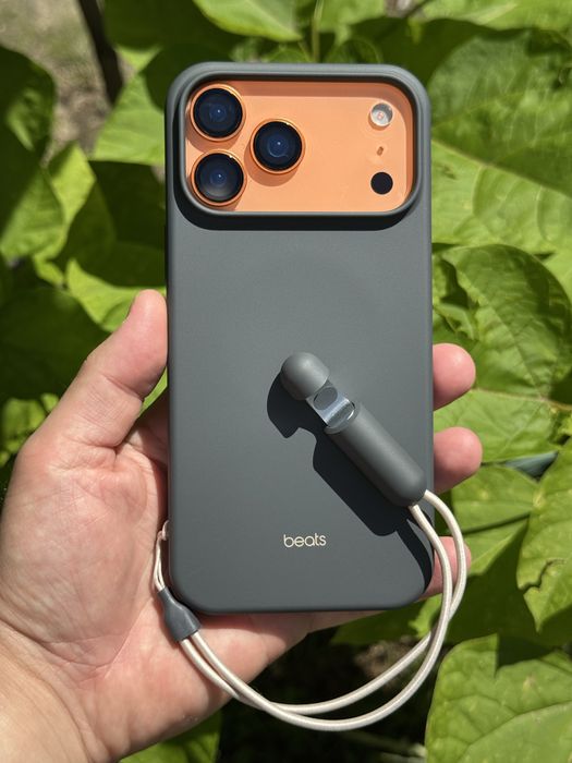 Чехол-накладка Beats iPhone 17 Pro,17 Pro Max Case с MagSafe и Camera Control with Kickstand