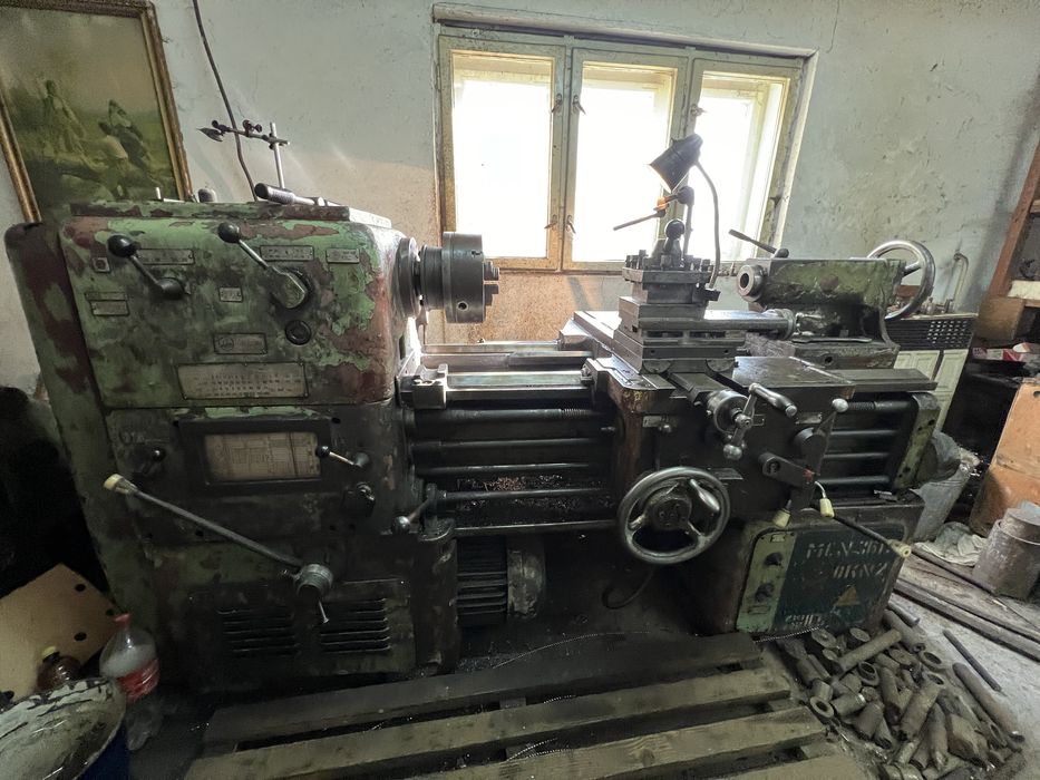 Токарний станокк