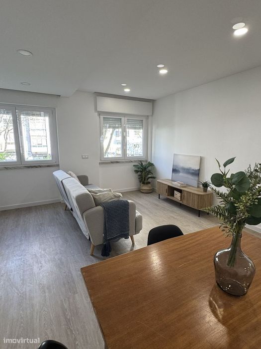 Apartamento T3 - Totalmente Remodelado Pronto a Habitar — Agualva E Mira-Sintra, Lisboa