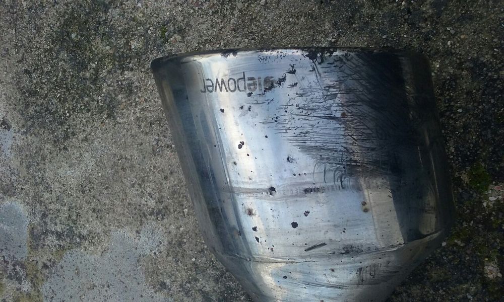 Ponteira de escape da marca iepower com tubo de ligação direita.