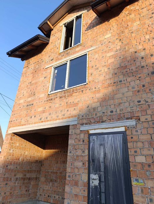Продаж сучасного 3-поверхового котеджу в с. Рудно, вул. Шашкевича