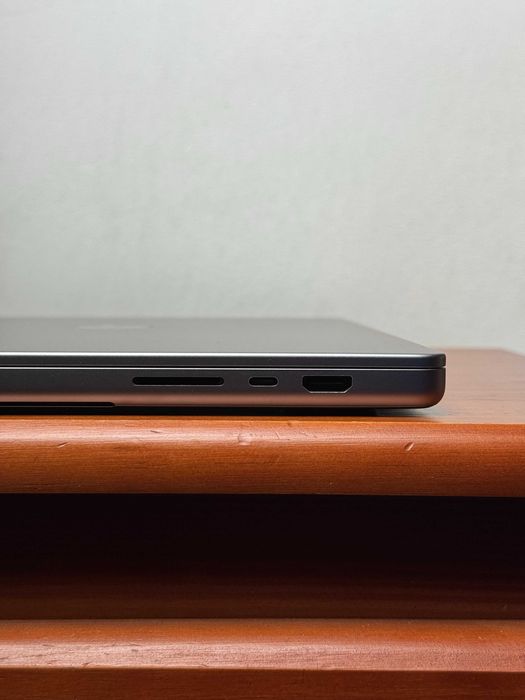Macbook M2 Max 16" 12 CPU 38 GPU /32gb RAM / 1TB