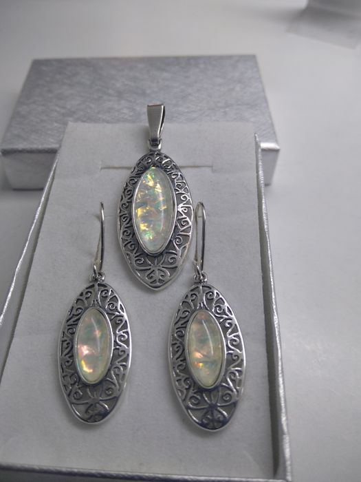 Srebrny komplet z opalizującym kamieniem, kolczyki z wisiorkiem   213