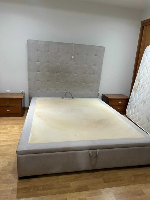 Cama de casal com colchão incluido