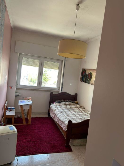 Quarto para arrendamento na Costa da Caparica entrada imediata.