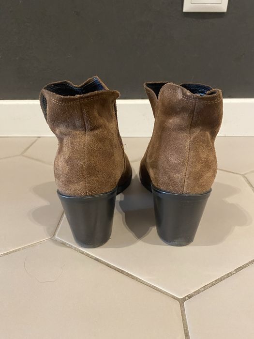Brązowe botki na obcasie ryłko