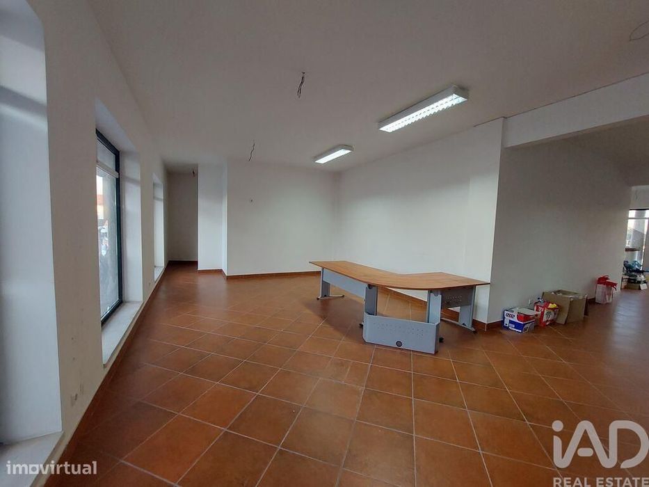 Loja / Estabelecimento Comercial em Arcos e Mogofores de 128,00 m2