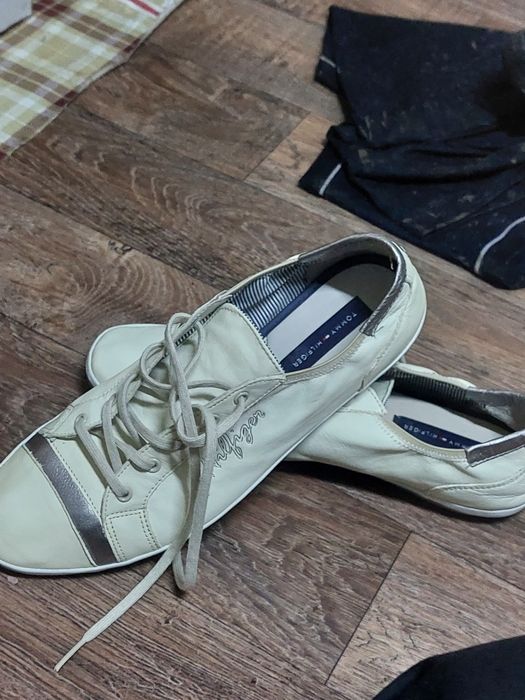 Кожаные кроссовки