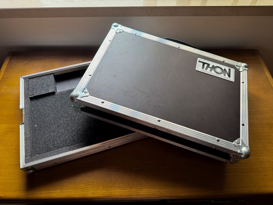 Mooer GE300 + Thon Case