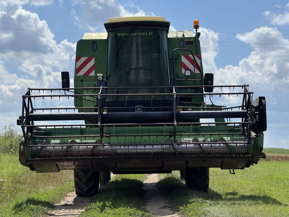 Продам комбайн джондір  1072