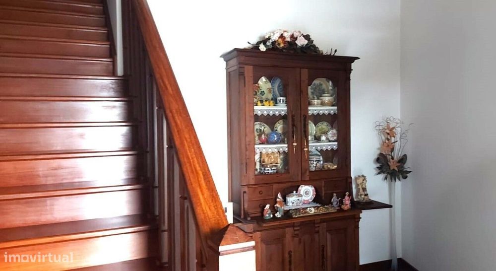 Moradia T3 de cave, rés-do-chão e 1.º andar em Ladoeiro