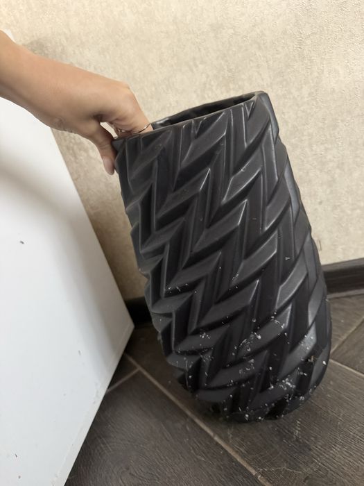 Ваза черная для цветов
