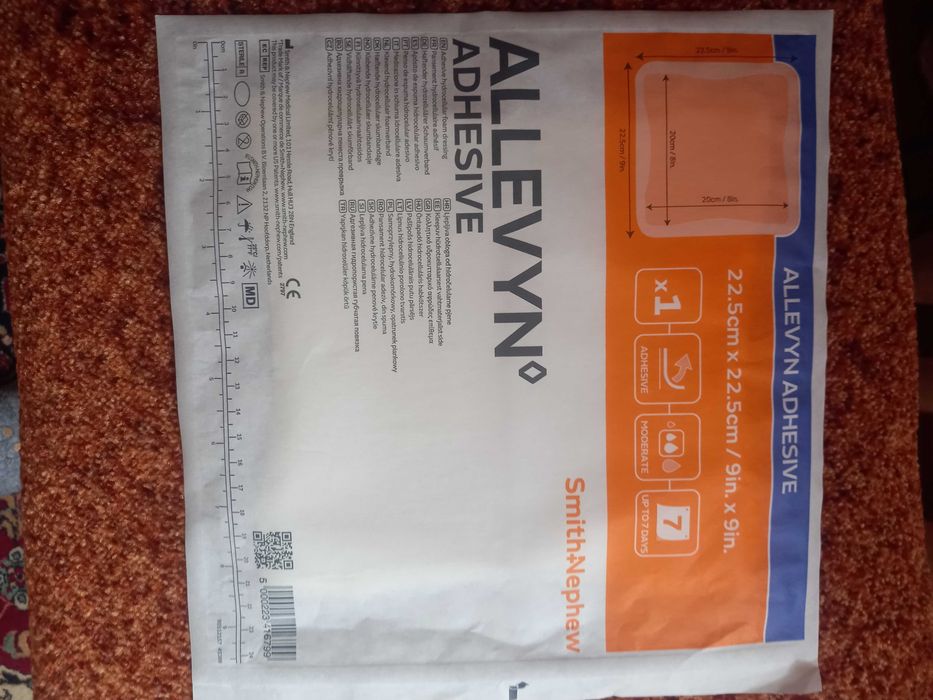 Opatrunek ALLEVYN ADHESIVE 22,5x22,5