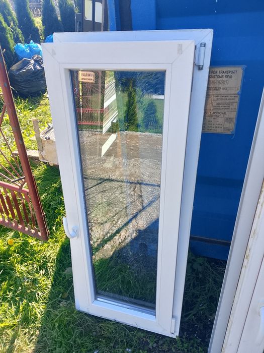 Okno 56x134 orzech rozwierno uchylne plastikowe łazienkowe