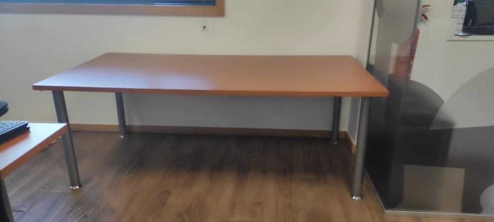 Secretárias de Escritório em Ótimo Estado - Oportunidade Única!