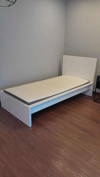 Sprzedam Łóżko Białe.