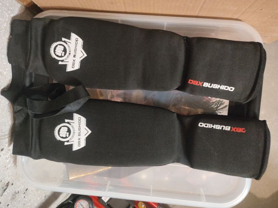 Elastyczne ochraniacze na piszczele | DBX Bushido | MMA | roz. L